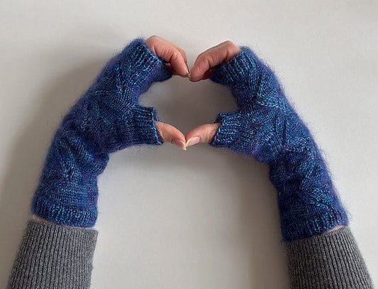 Idylls of Winter Mitts Pattern by Virginia Sattler-Reimer