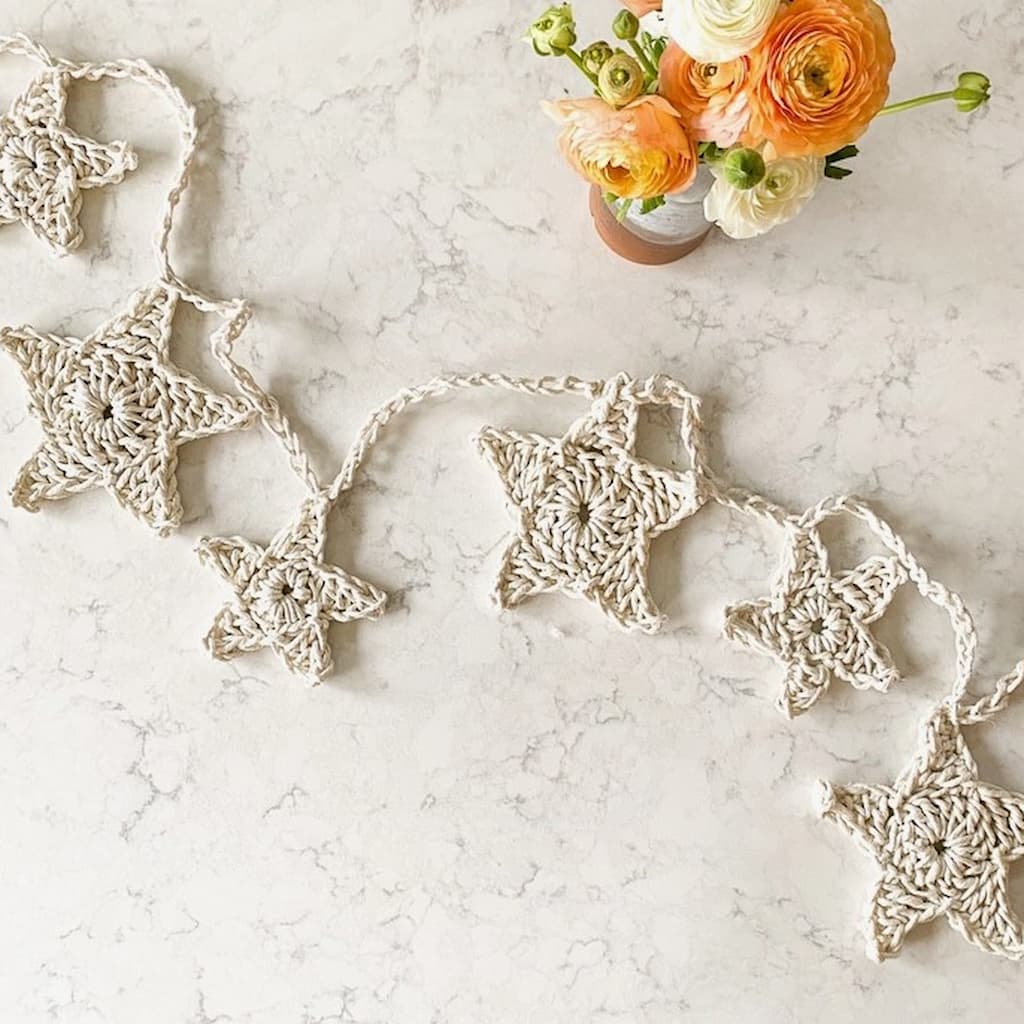 Giant Crochet Star Garland Kit - Paradise Fibers