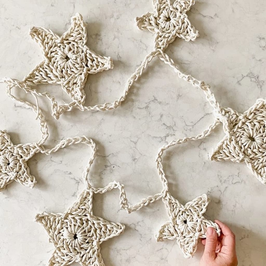 Giant Crochet Star Garland Kit - Paradise Fibers