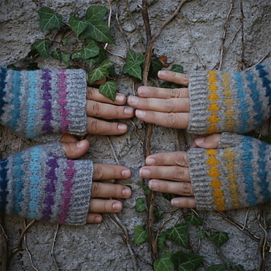 Follow Your Dreams Fingerless Mitts by Vlněné sestry