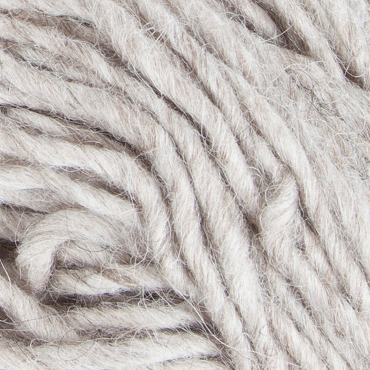 A hank of Lopi's Super Bulky wool yarn Jöklalopi in the color Light Beige 0086.