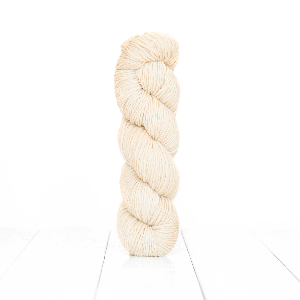 Color Oleaster, hand-dyed skein of yarn, light cream color produced from natural oleaster.