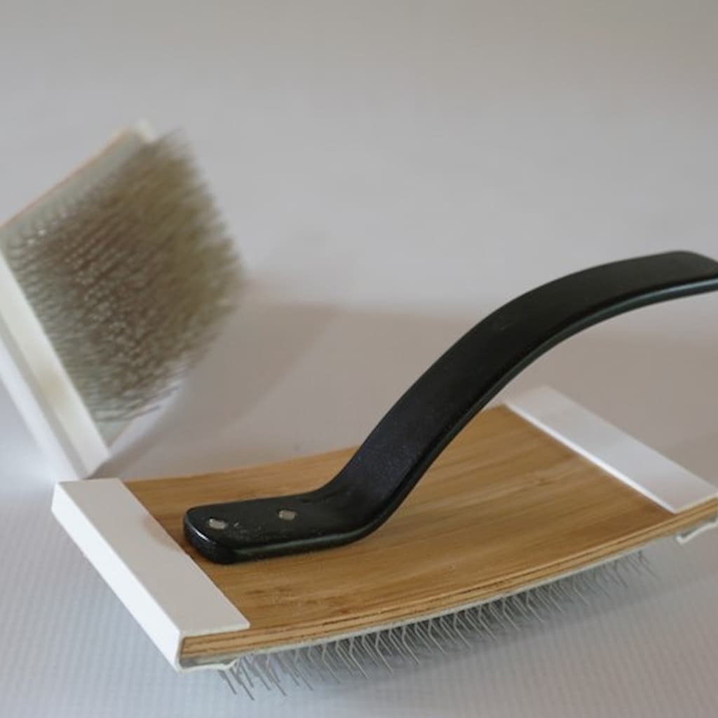 Majacraft Flick Carder (cleaner brush) - Paradise Fibers