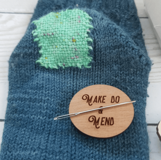 Make Do and Mend Magnetic Needle Minder - Paradise Fibers