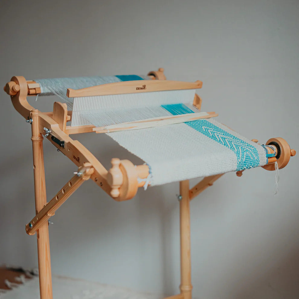 an example of good weaving looms for beginners being used to make a beautiful project