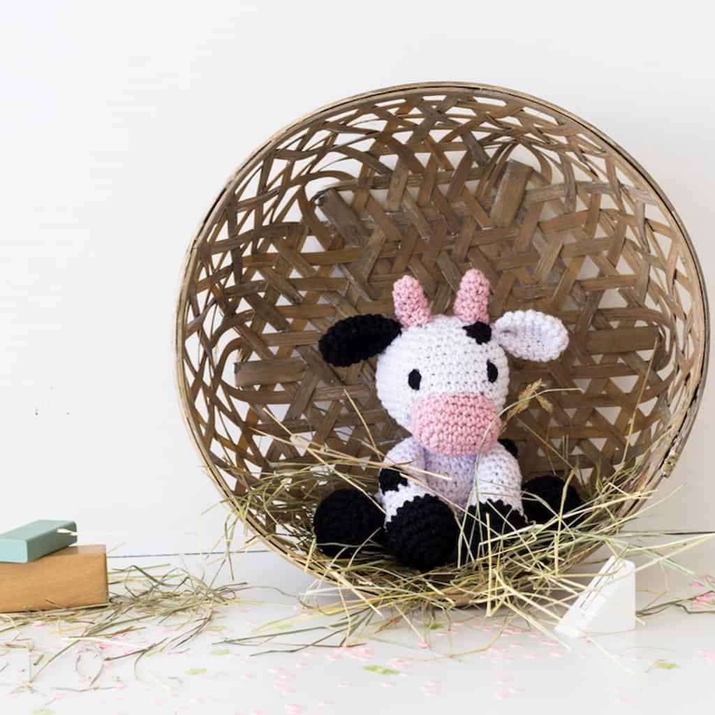 Hoooked Amigurumi DIY Kit W/Eco Barbante Yarn-Cow Kirby - Lotus