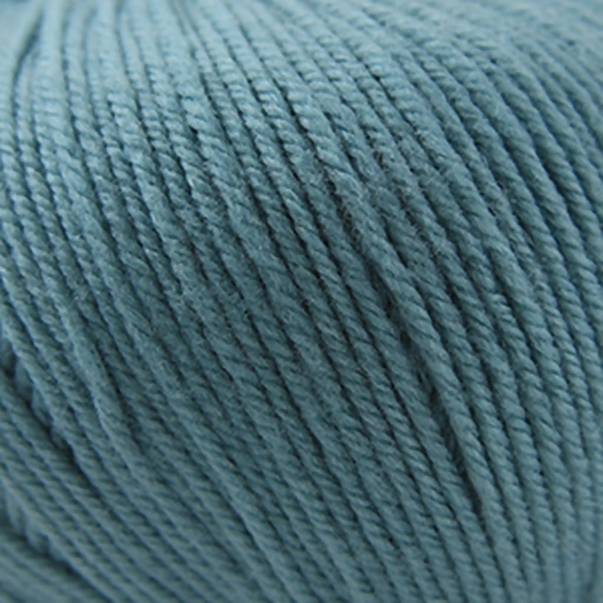 Cascade 220 Superwash Worsted Yarn color 204 Smoke Blue