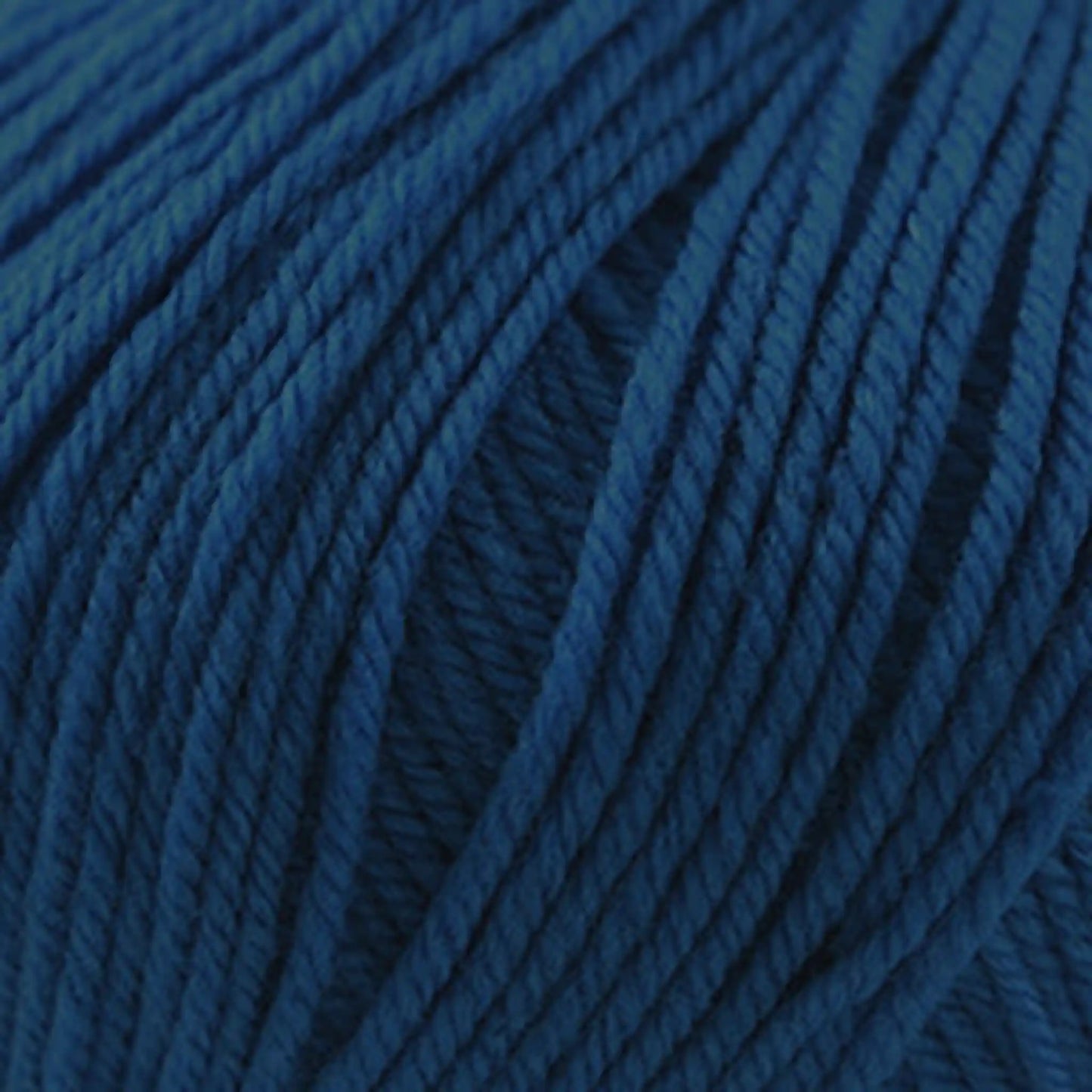 Cascade 220 Superwash Worsted Yarn color 848 Blueberry