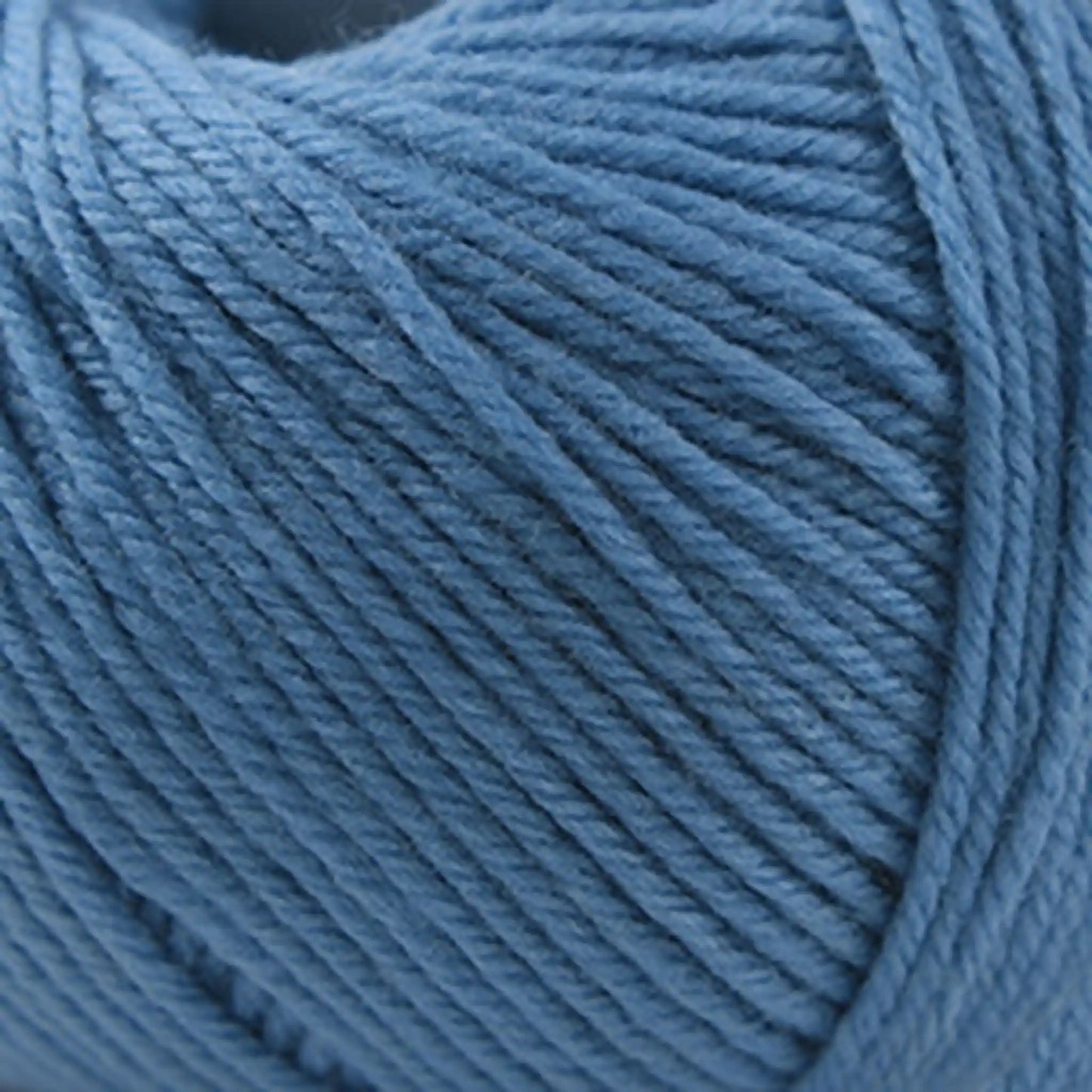 Cascade 220 Superwash Worsted Yarn color 896 Blue Horizon