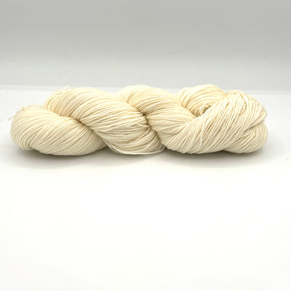 Socky Undyed Fingering Yarn 75/25 SW Wool/Nylon 4ply 100g Hank
