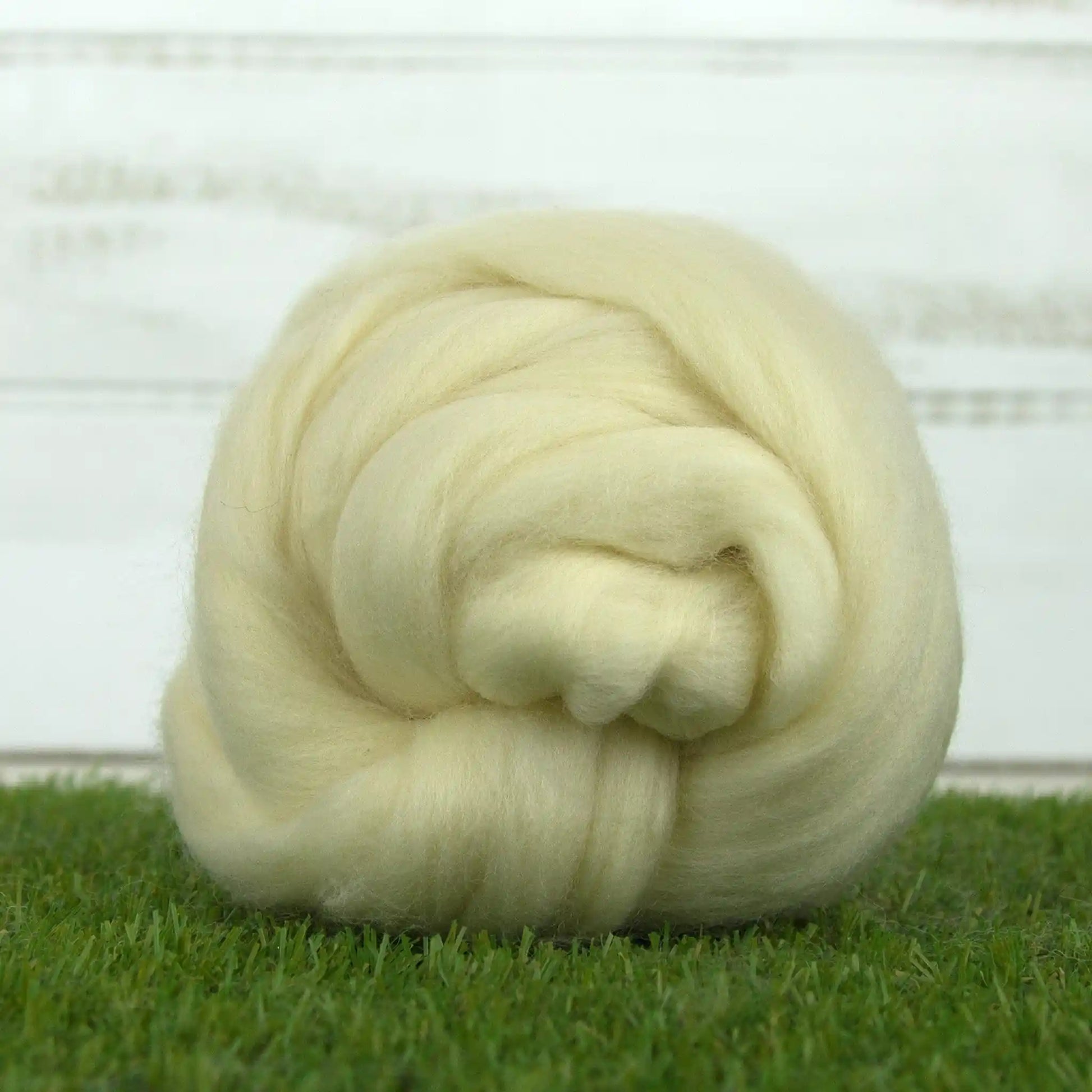 Mountain Meadow Domestic Rambouillet Wool Roving- 4 oz. Bundle