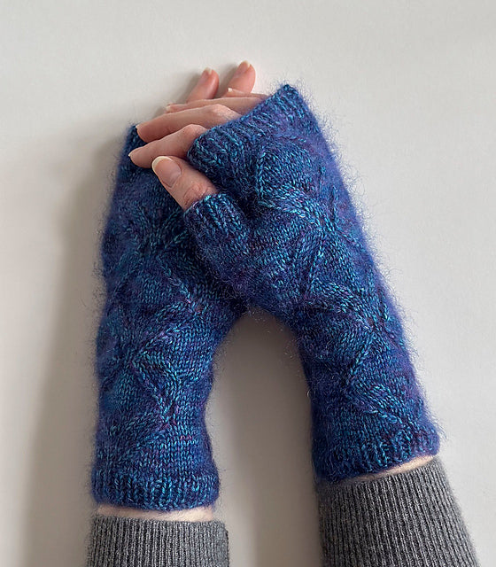 Idylls of Winter Mitts Pattern by Virginia Sattler-Reimer