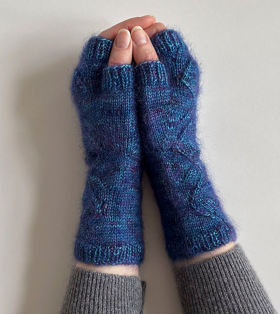 Idylls of Winter Mitts Pattern by Virginia Sattler-Reimer