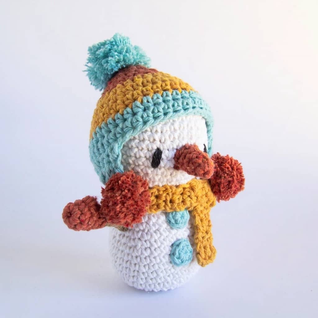 Winter Snowman Jingle Amigurumi DIY Kit W/Eco Barbante Yarn - Hoooked