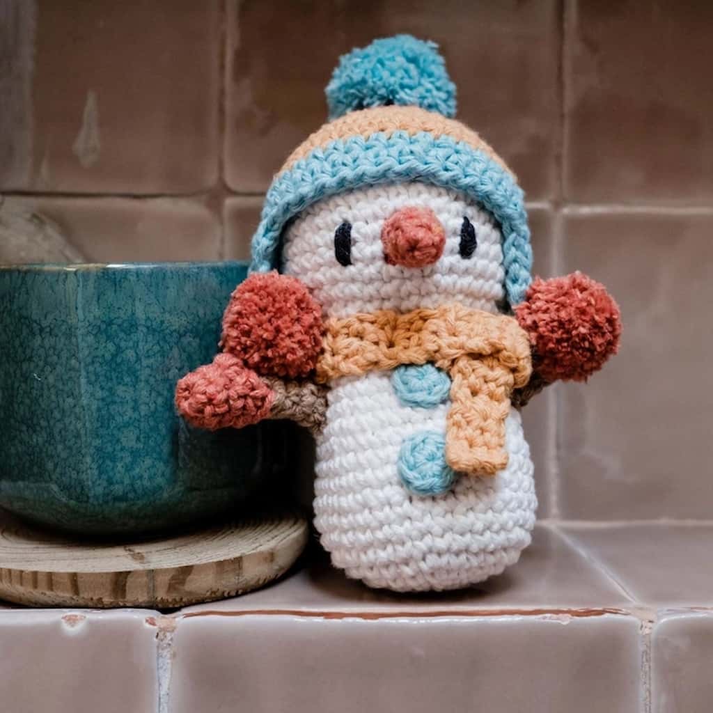 Snowman Amigurumi Kit