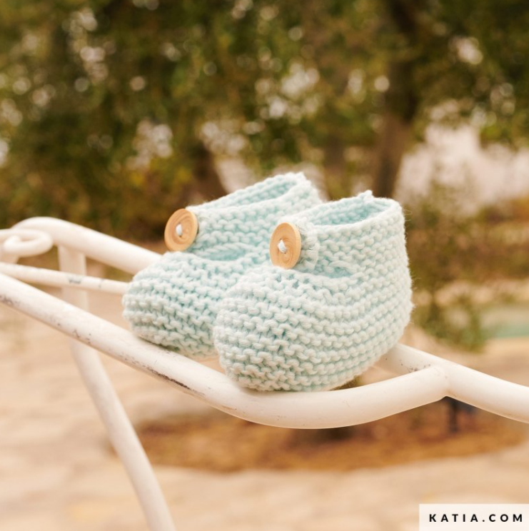 Knitting baby clothes: New Katia Baby magazine and a free pattern for you