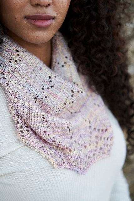 Malabrigo Caprino Cowl Kit - Promenada Pattern by Susana Lobos Garcia | Knitting Pattern