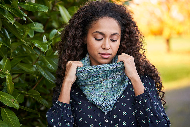 Malabrigo Caprino Cowl Kit - Promenada Pattern by Susana Lobos Garcia | Knitting Pattern
