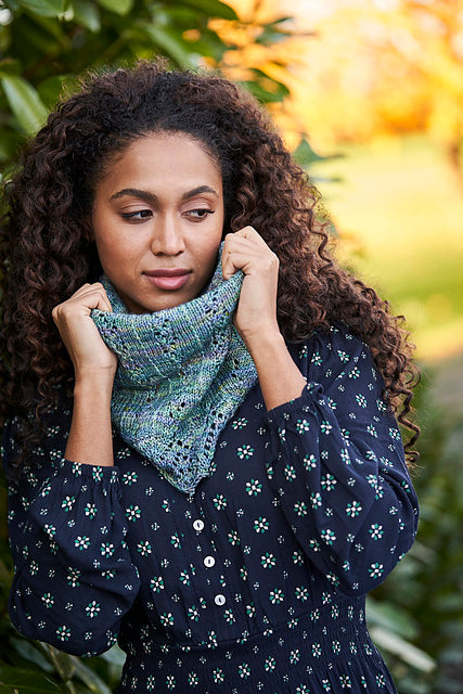 Promenada Street Cowl by Susana Lobos Garcia