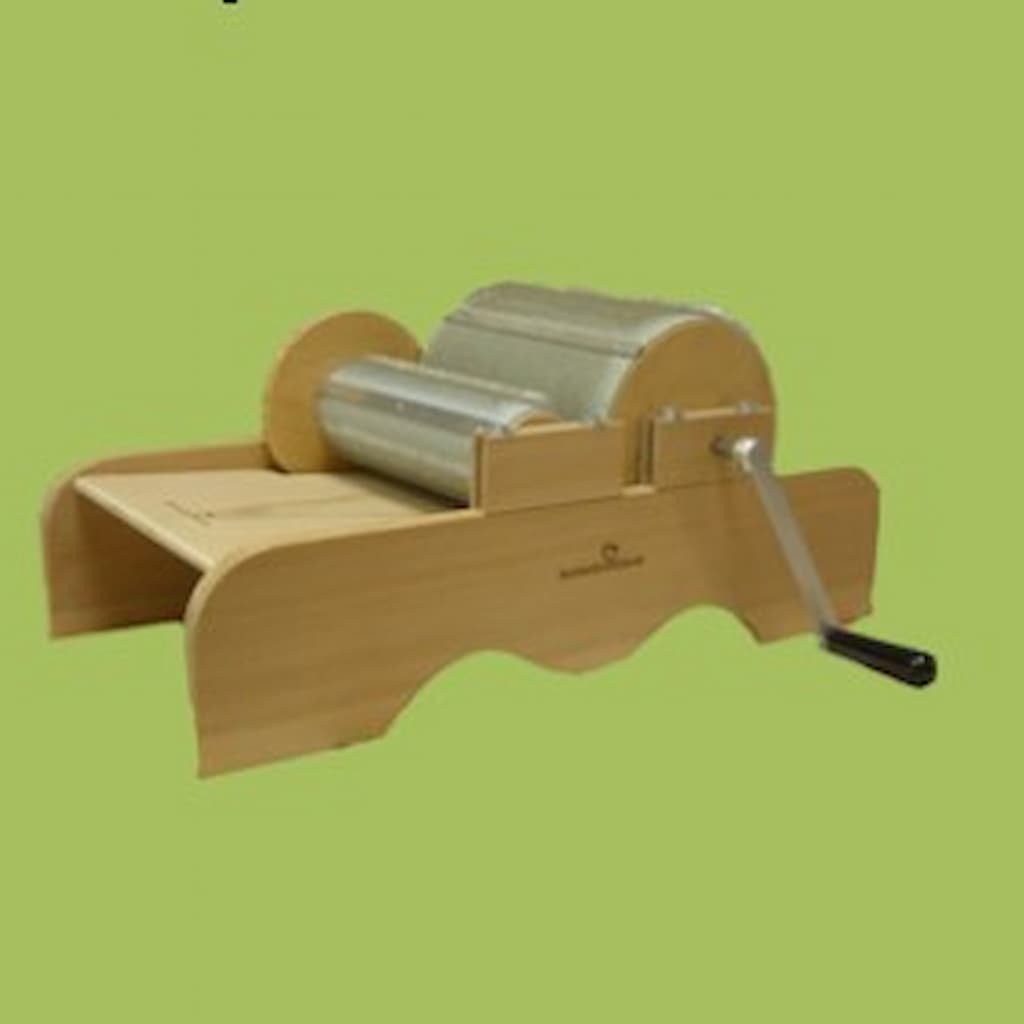 Stylish wooden wool carder