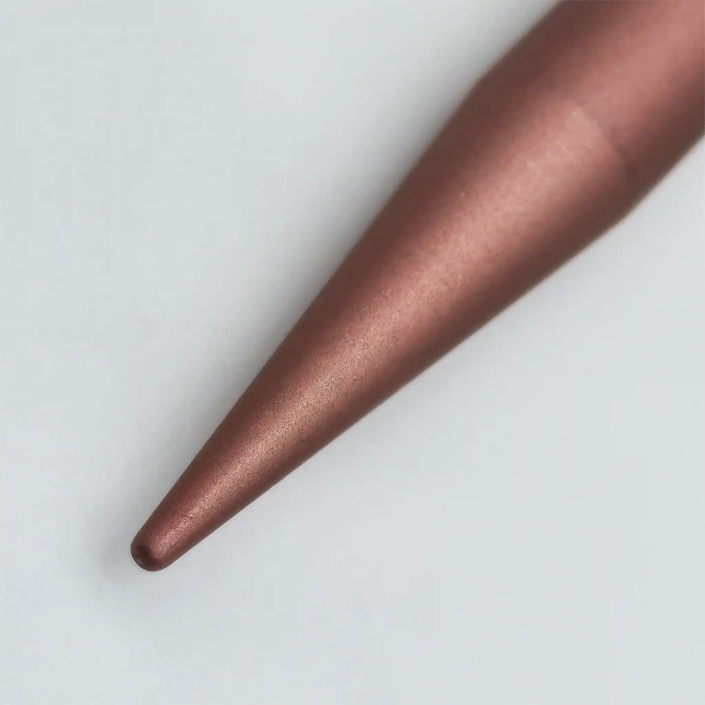 Closeup of the Addi Mystic Rocket tips, showing the angle and mauve color