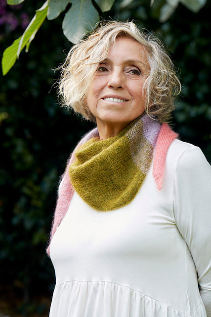 Bon Melange Shawl Pattern by Nina Holubcova