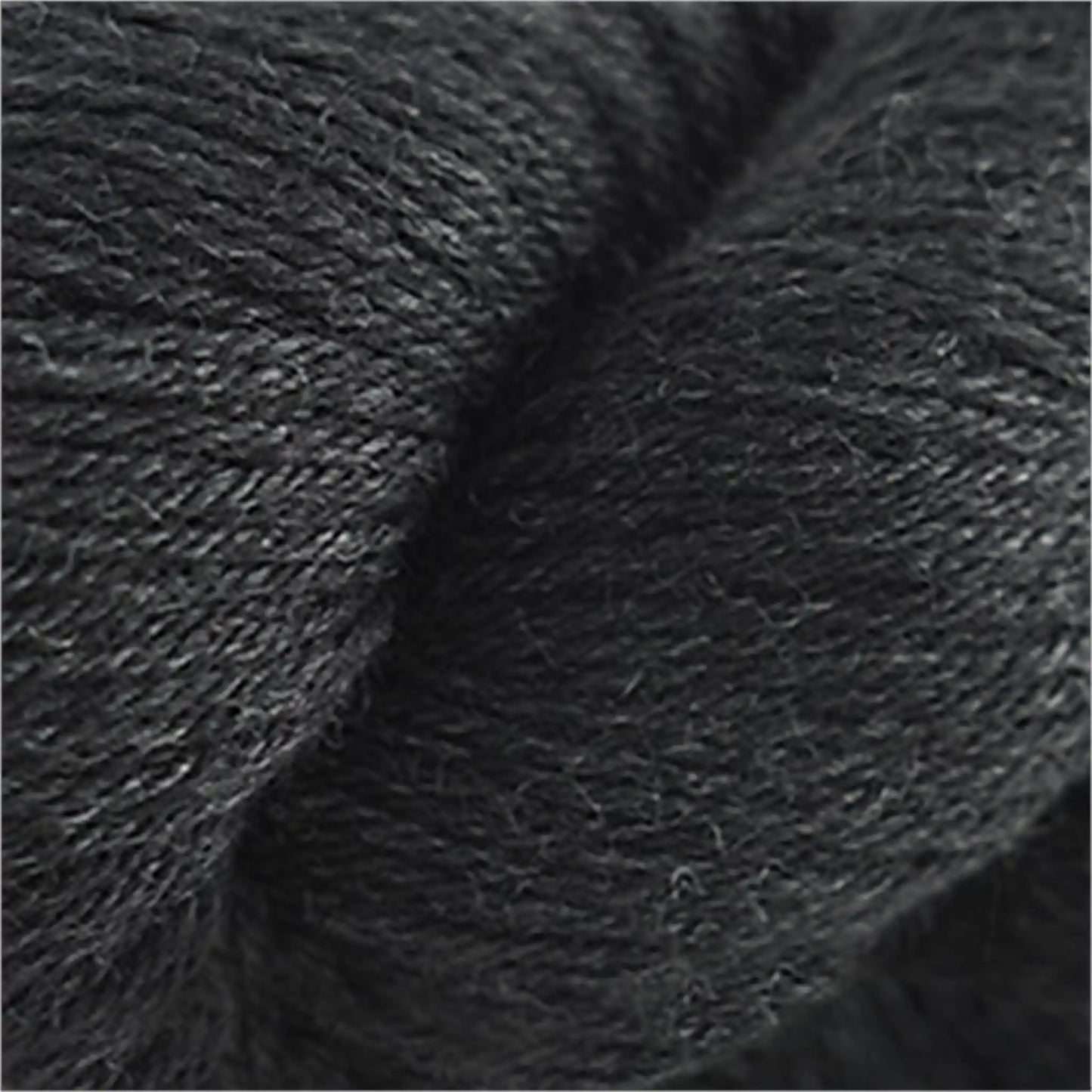 Cascade 220 Worsted Wool Yarn color 4002 Jet