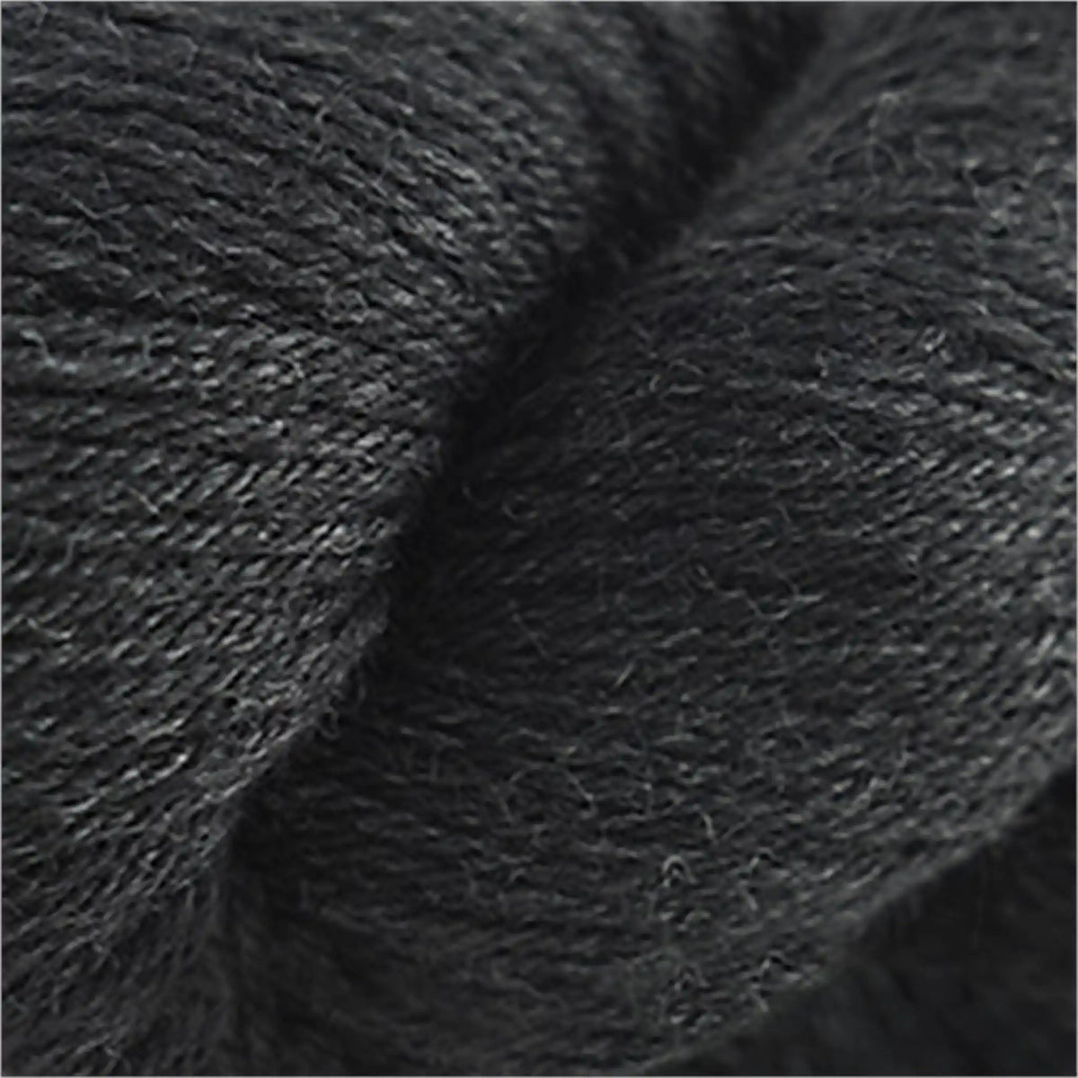Cascade 220 Worsted Wool Yarn color 4002 Jet