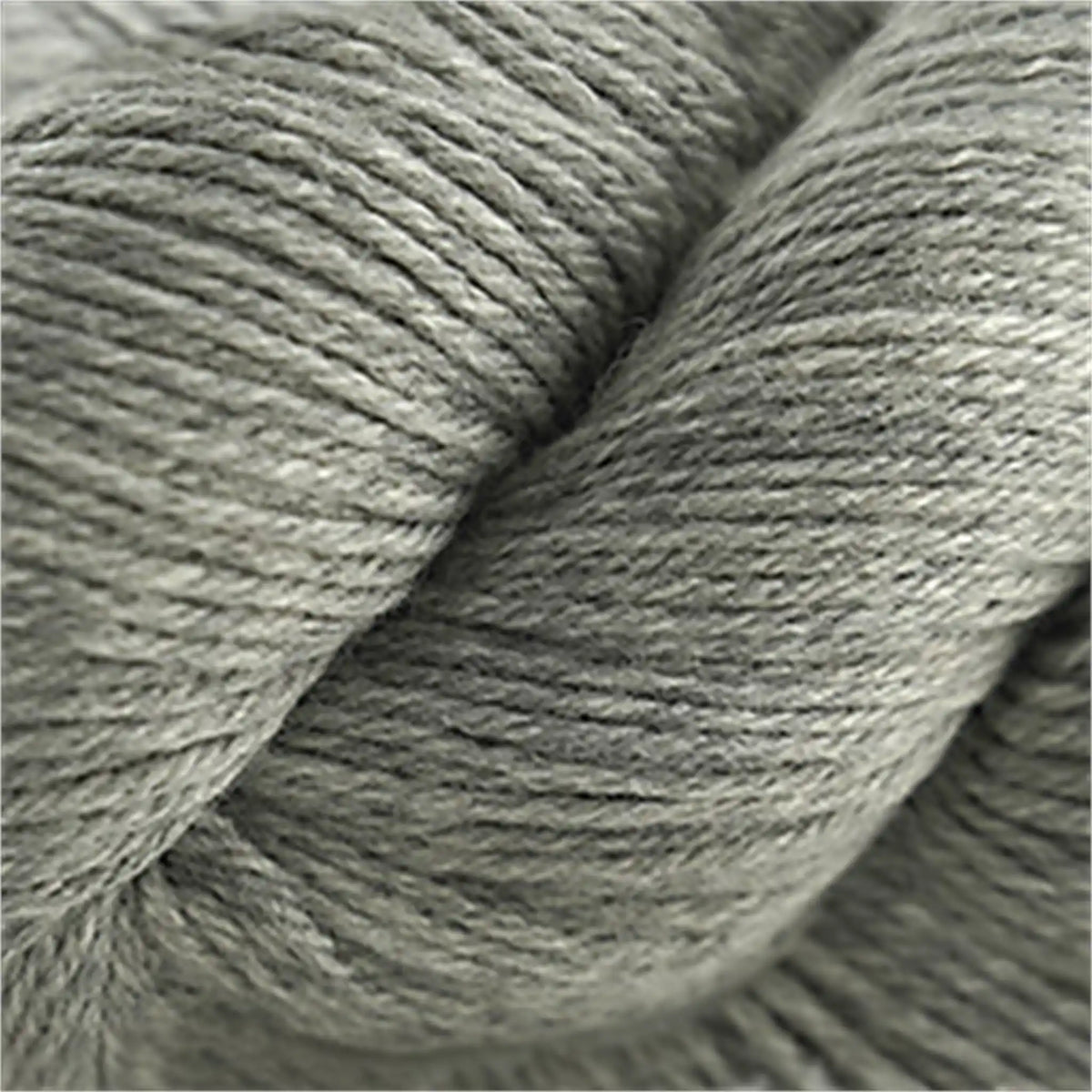 Cascade 220 Worsted Wool Yarn color 8401 Silver Grey