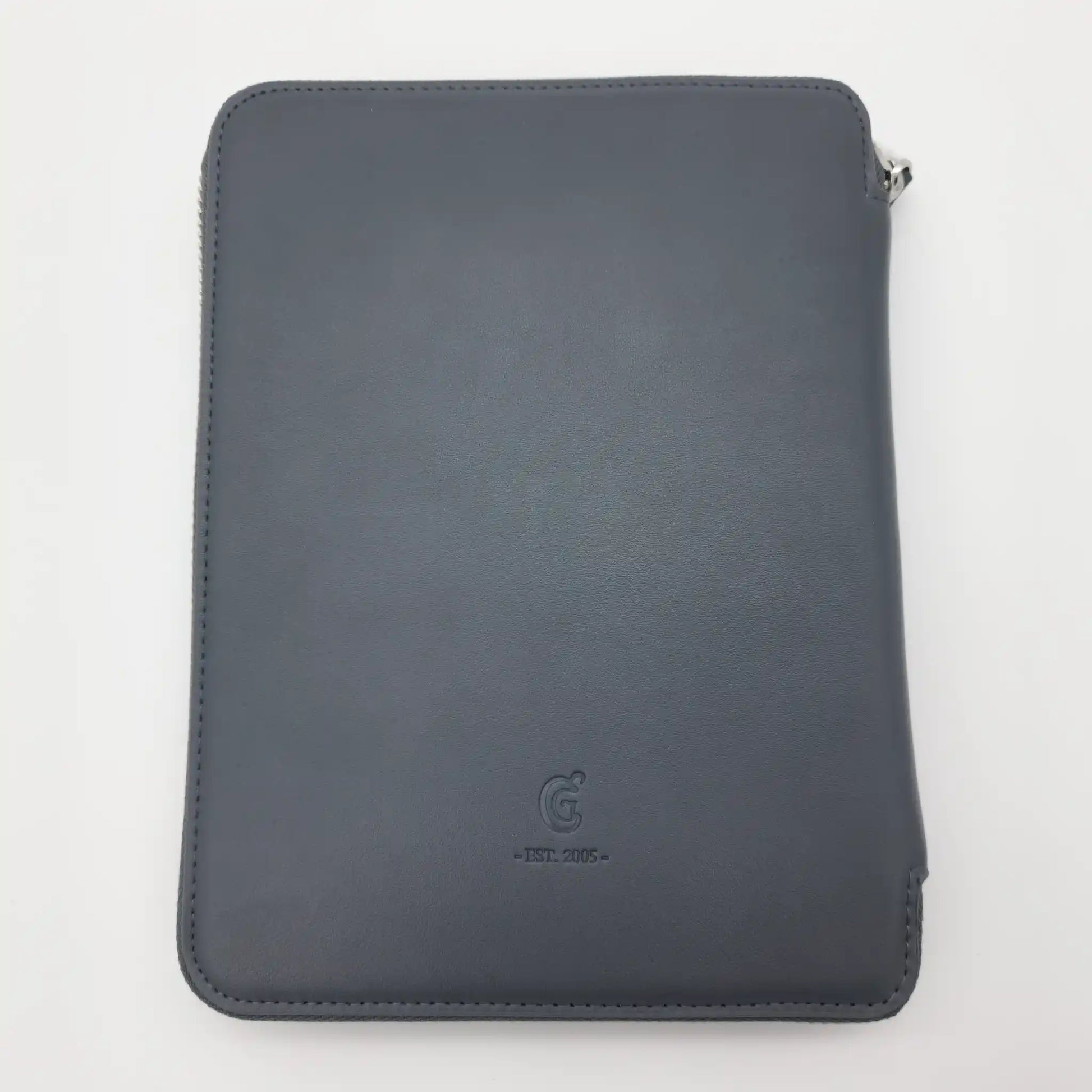 Closed charcoal ChiaoGoo Forté 2.0 case, back exterior with embossed CG monogram and Est. 2005
