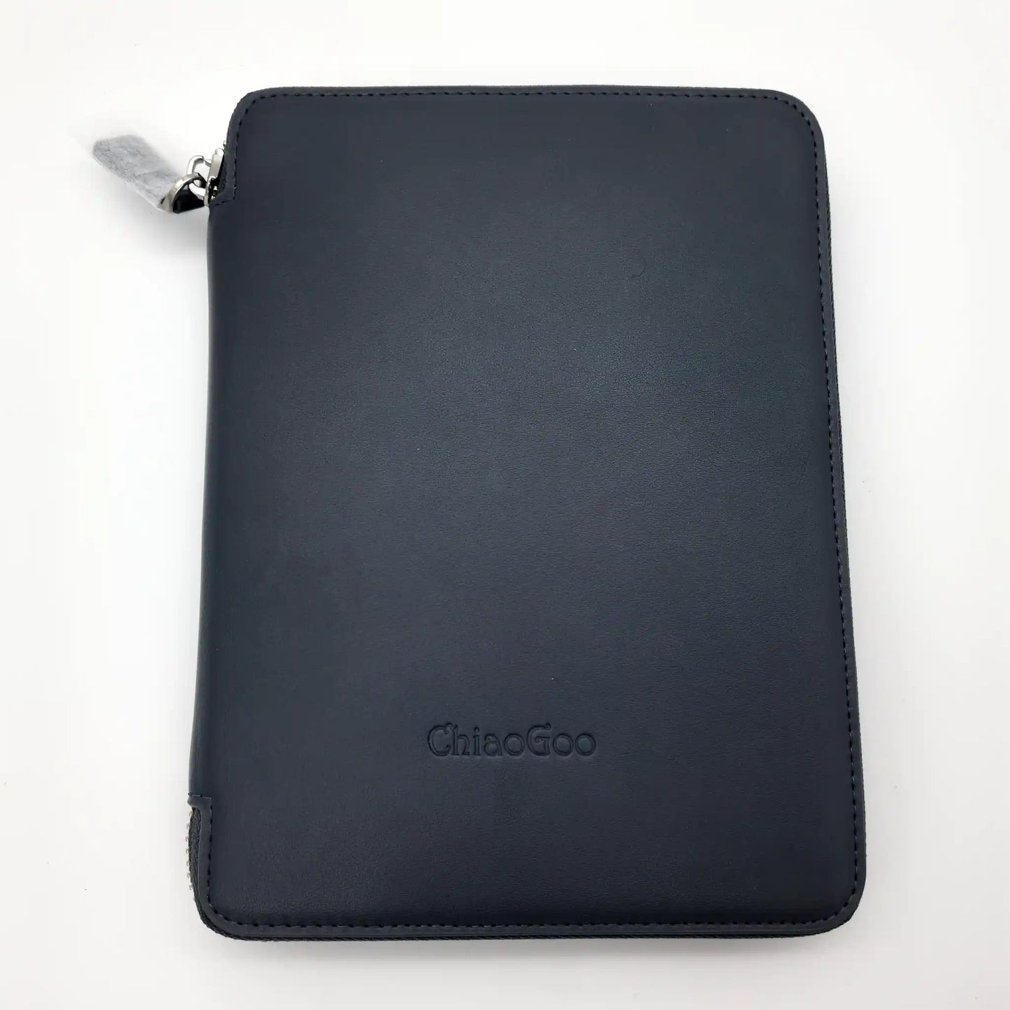 Closed navy ChiaoGoo Forté 2.0 zippered case, front exterior with embossed ChiaoGoo logo