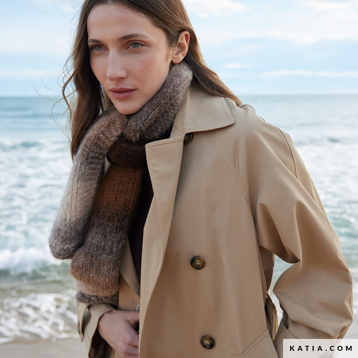 Fil Piuma scarf in 301 Brown-Ecru by Concept by Katia