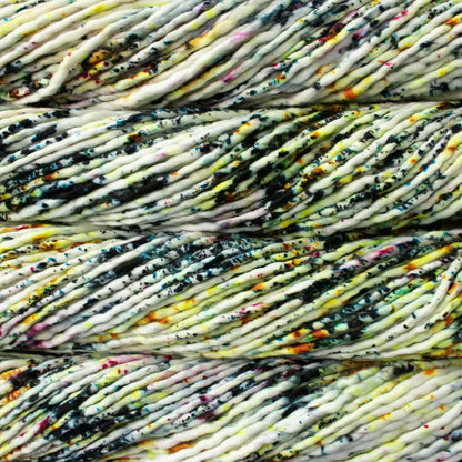 Malabrigo Noventa Super Bulky Yarn color 232 Sweetlip Bandas