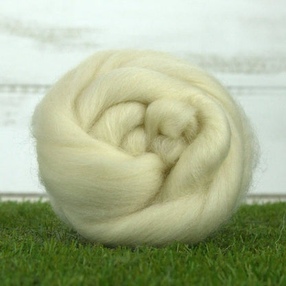 Paradise Fibers White Shetland Wool Roving