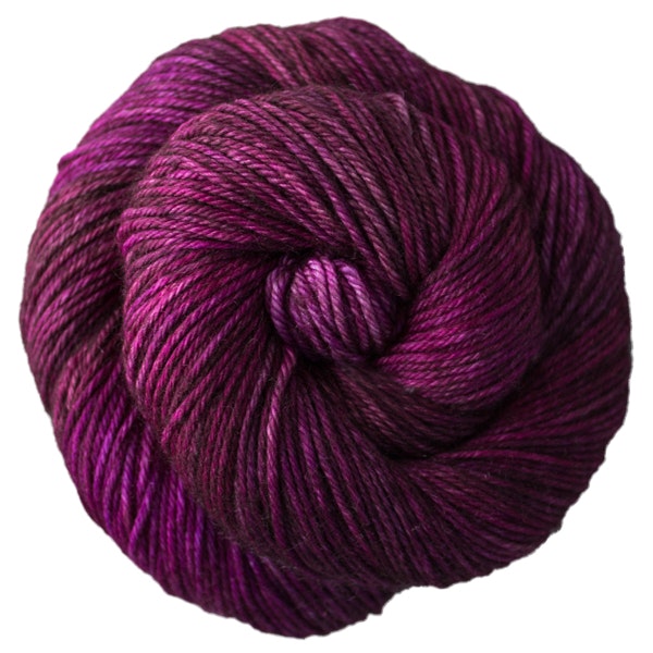 A skein of Caprino in the color Sabiduria 136, a tonal pink and purple colorway.