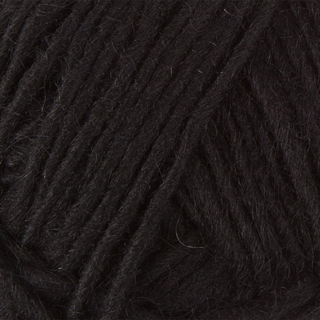 Black 0059, a solid black skein of Lopi's Álafosslopi, a bulky Icelandic wool yarn.