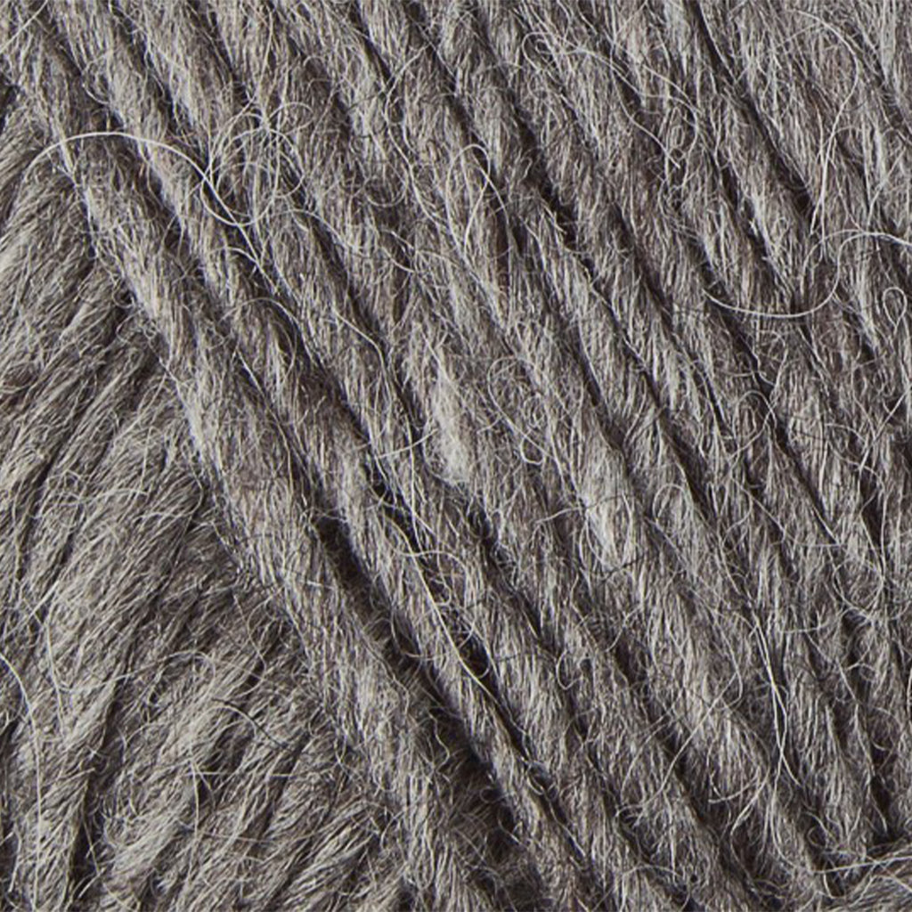 Grey 0057, a medium heathered grey skein of Lopi's Álafosslopi, a bulky Icelandic wool yarn.