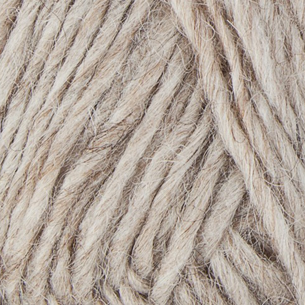 Light Beige 0086, a light heathered beige skein of Lopi's Álafosslopi, a bulky Icelandic wool yarn.
