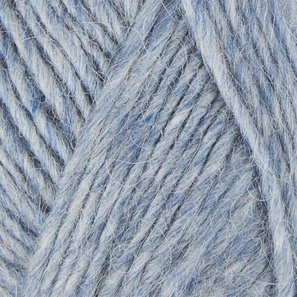Light Denim 0008, a blue and mostly white  heathered skein of Lopi's Álafosslopi, a bulky yarn.