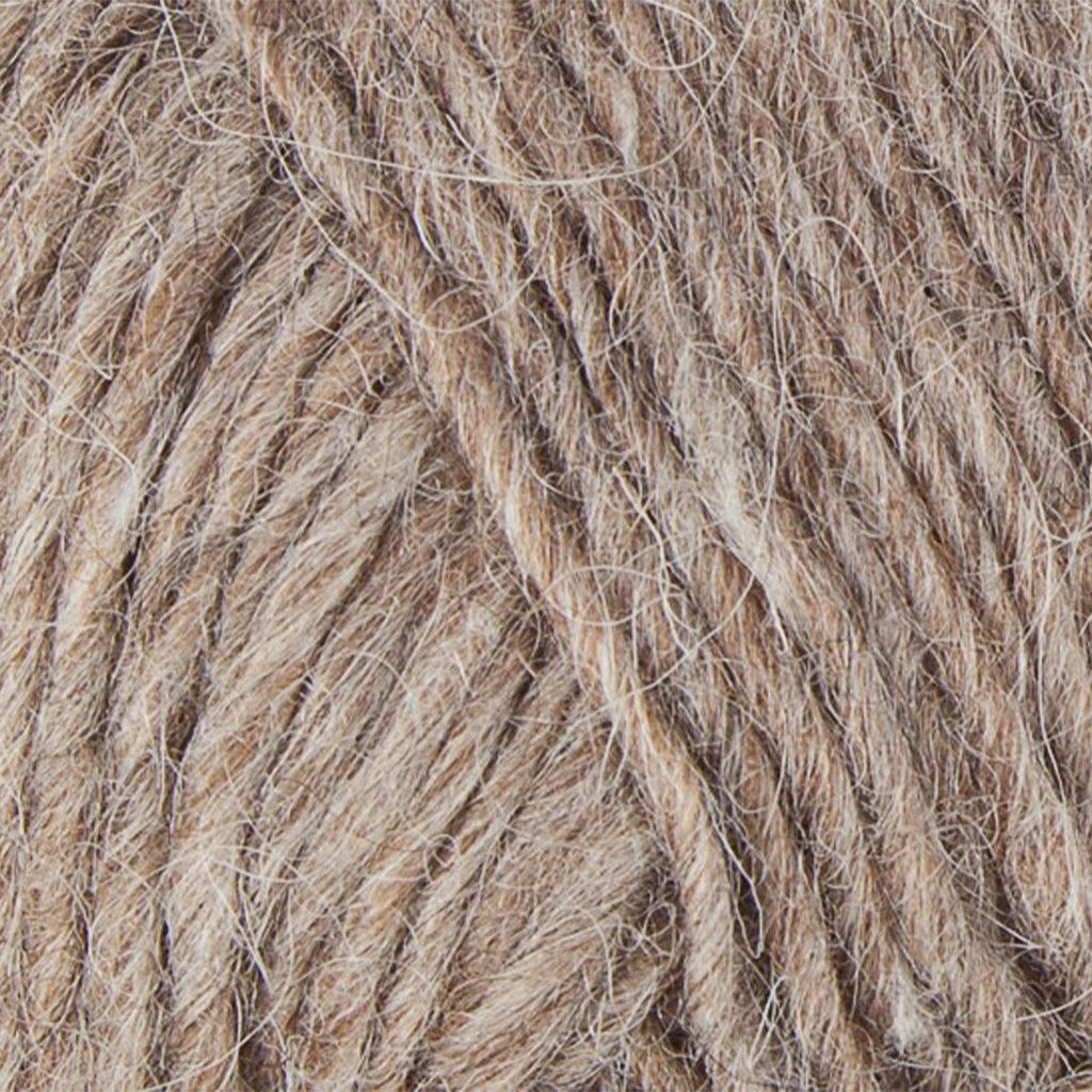 Oatmeal 0085, a medium heathered beige skein of Lopi's Álafosslopi, a bulky Icelandic wool yarn.