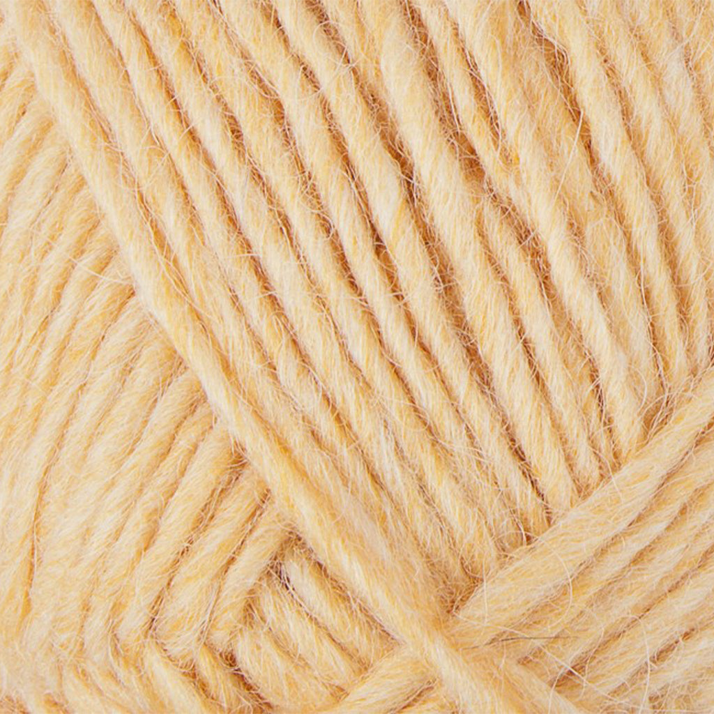 Ray Of Light 1235, a light yellow heathered skein of Lopi's Álafosslopi, a bulky wool yarn.