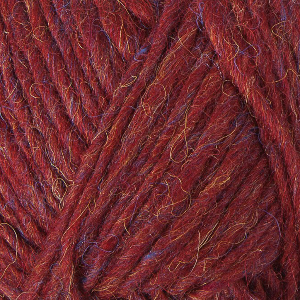 Ruby Red 9962, a heathered red skein of Lopi's Álafosslopi, a bulky Icelandic wool yarn.
