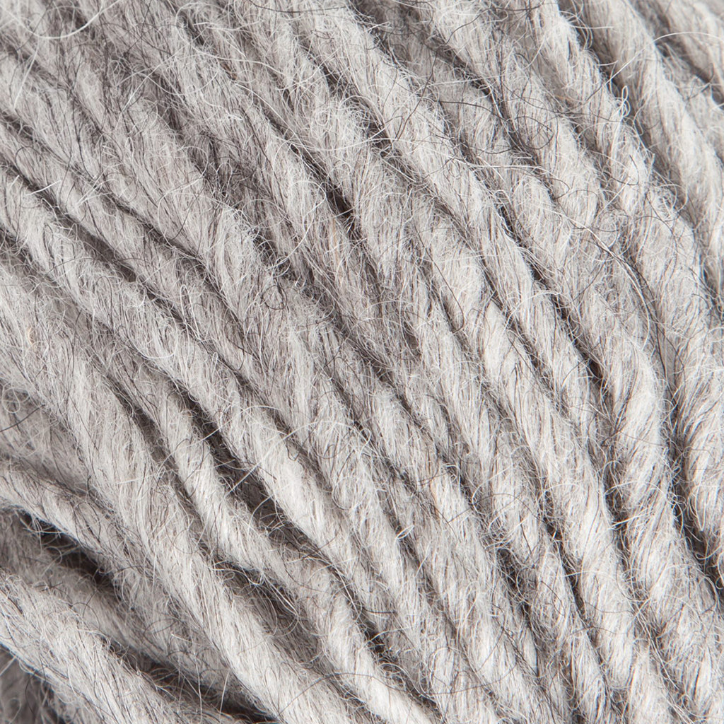 A hank of Lopi's Super Bulky wool yarn Jöklalopi in the color Light Grey 0056.