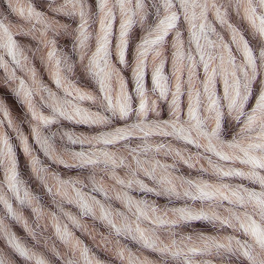 A hank of Lopi's Super Bulky wool yarn Jöklalopi in the color Oatmeal 0085.