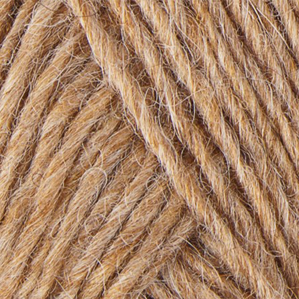 Barley 1419, a light heathered golden brown skein of Léttlopi Icelandic wool yarn.