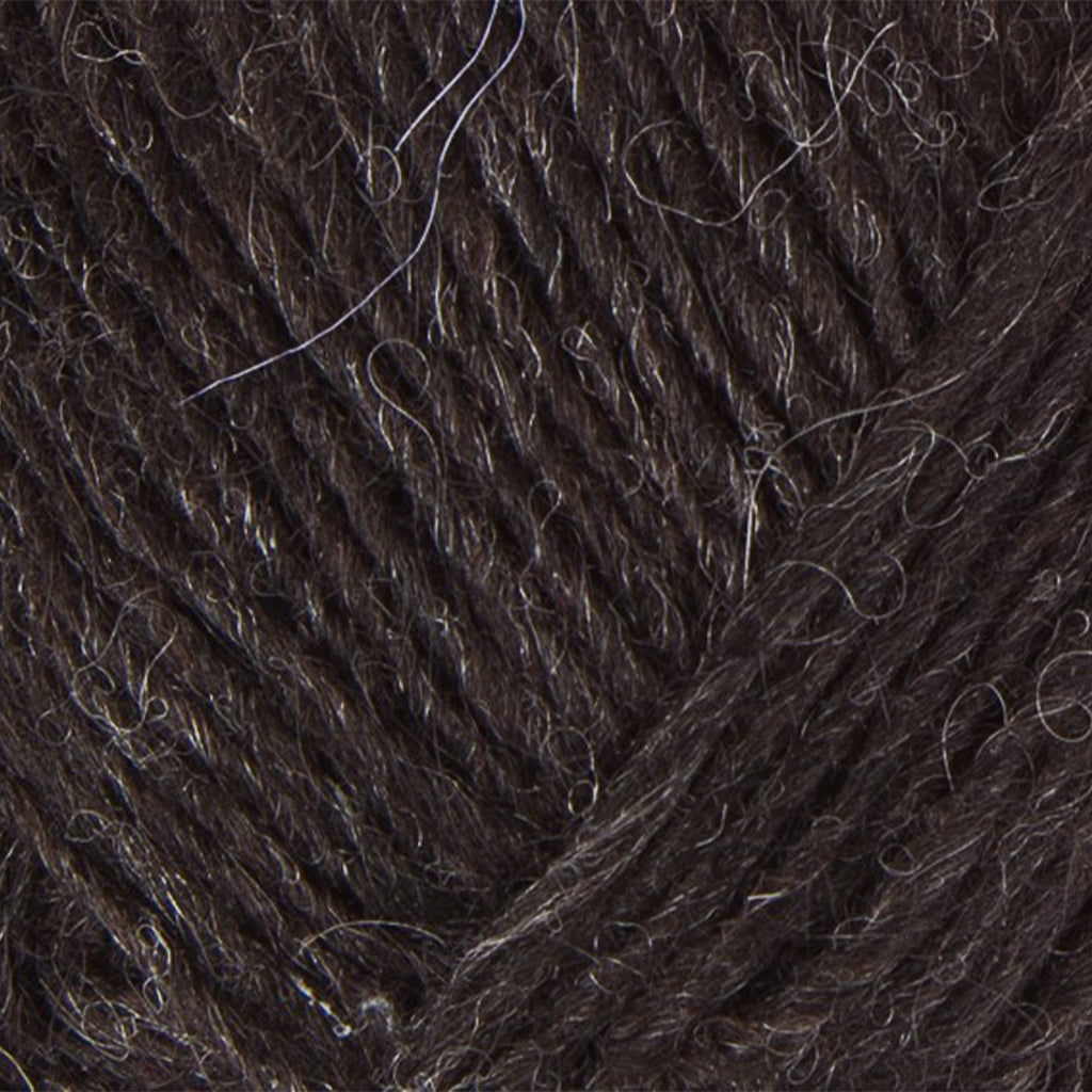 Black Sheep 0052, a heathered black skein of Léttlopi Icelandic wool yarn.