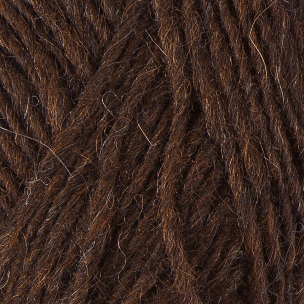 Chocolate 0867, a dark heathered warm brown skein of Léttlopi Icelandic wool yarn.
