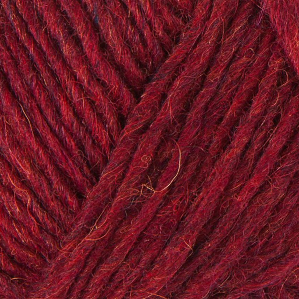 Garnet Red 1409, a vibrant dark heathered red skein of Léttlopi Icelandic wool yarn.
