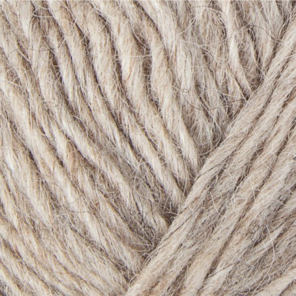 Light Beige 0053, a heathered off-white skein of Léttlopi Icelandic wool yarn.