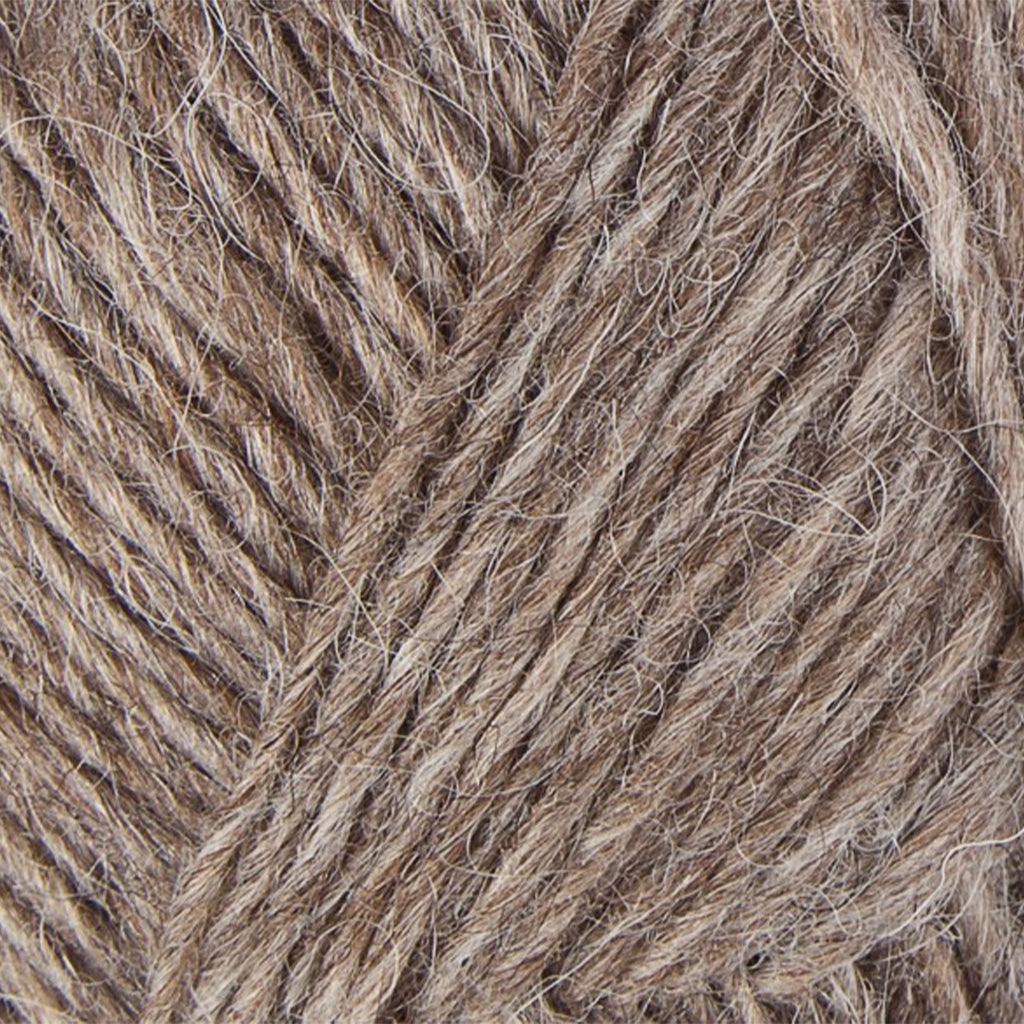 Oatmeal 0085, a very light heathered brown skein of Léttlopi Icelandic wool yarn.